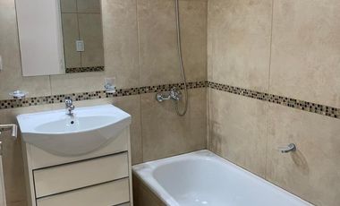 Monoambiente en venta. (Con cochera y balcón)