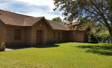 Casa en venta - 3 Dormitorios 3 Baños - 1.251Mts2 - Chivilcoy