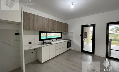 Casa en Venta a la laguna Naudir Escobar