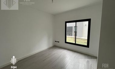 Casa en Venta a la laguna Naudir Escobar