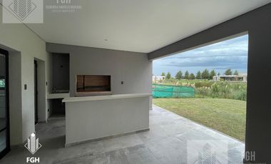 Casa en Venta a la laguna Naudir Escobar