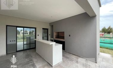 Casa en Venta a la laguna Naudir Escobar