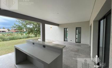 Casa en Venta a la laguna Naudir Escobar