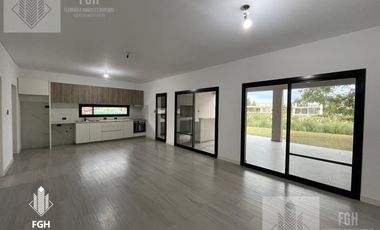 Casa en Venta a la laguna Naudir Escobar