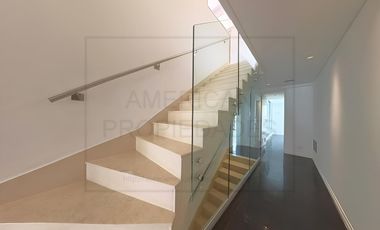 Venta 4 dormitorios triplex Parrilla Quincho Terraza Hidromasaje Sauna 3 cocheras Belgrano