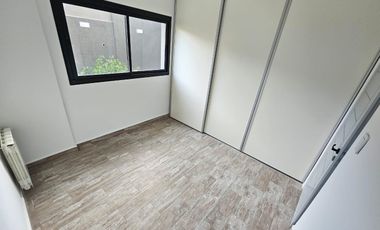 Departamento de  amb. con cochera y Patio