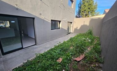Departamento de  amb. con cochera y Patio