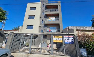 Departamento de  amb. con cochera y Patio