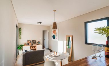 Venta departamento de  3 dormitorios con balcón en zona Centro