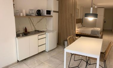 Lindísimo estudio con patio próximo a Guemes y 400 mts del Patio Olmos
