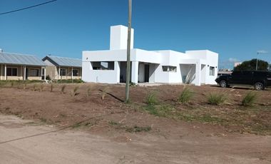 Casa en venta - 2 Dormitorios 1 Baño - 70Mts2 - Mar del Sur