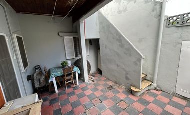DEPARTAMENTO TIPO CASA VENTA 3 AMBIENTES Quirno Costa 1378 DTO  1 FRENTE (REMEDIOS DE ESCALADA)