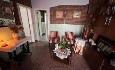 DEPARTAMENTO TIPO CASA VENTA 3 AMBIENTES Quirno Costa 1378 DTO  1 FRENTE (REMEDIOS DE ESCALADA)