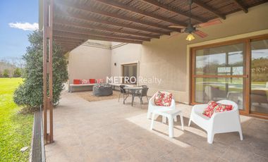 Casa en Venta 5 dormitorios   Cancha de Tenis y Sauna en Loma Escondida