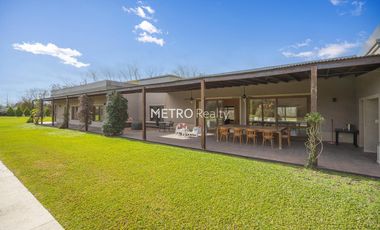 Casa en Venta 5 dormitorios   Cancha de Tenis y Sauna en Loma Escondida