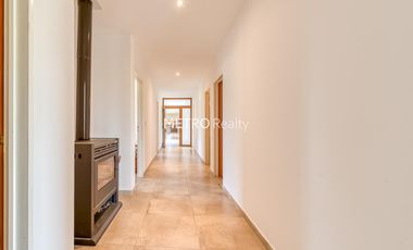 Casa en Venta 5 dormitorios   Cancha de Tenis y Sauna en Loma Escondida