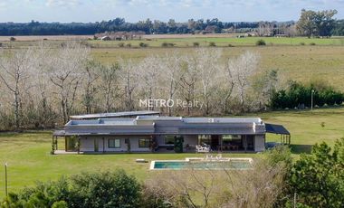 Casa en Venta 5 dormitorios   Cancha de Tenis y Sauna en Loma Escondida
