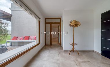 Casa en Venta 5 dormitorios   Cancha de Tenis y Sauna en Loma Escondida