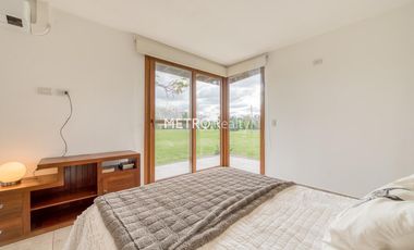 Casa en Venta 5 dormitorios   Cancha de Tenis y Sauna en Loma Escondida