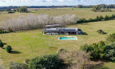 Casa en Venta 5 dormitorios   Cancha de Tenis y Sauna en Loma Escondida