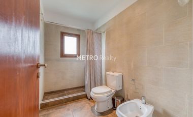 Casa en Venta 5 dormitorios   Cancha de Tenis y Sauna en Loma Escondida