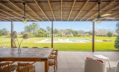 Casa en Venta 5 dormitorios   Cancha de Tenis y Sauna en Loma Escondida