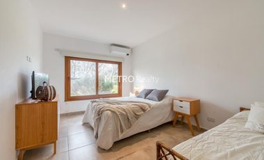 Casa en Venta 5 dormitorios   Cancha de Tenis y Sauna en Loma Escondida