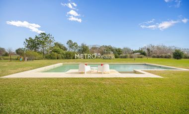 Casa en Venta 5 dormitorios   Cancha de Tenis y Sauna en Loma Escondida