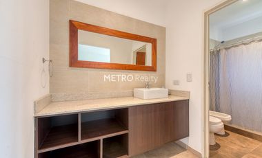 Casa en Venta 5 dormitorios   Cancha de Tenis y Sauna en Loma Escondida