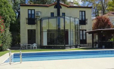Casa en venta - 4 Dormitorios 6 Baños - 900Mts2 - Luján