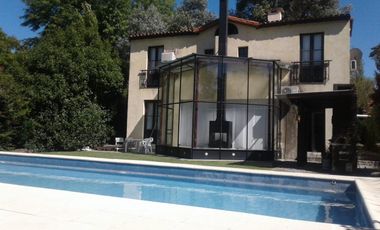 Casa en venta - 4 Dormitorios 6 Baños - 900Mts2 - Luján