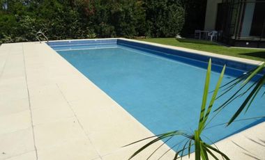 Casa en venta - 4 Dormitorios 6 Baños - 900Mts2 - Luján