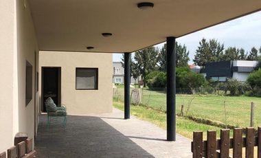 Casa en venta - Barrio El Principado, Canning
