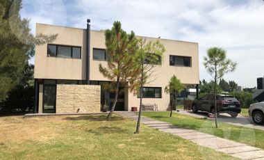Casa en venta - Barrio El Principado, Canning