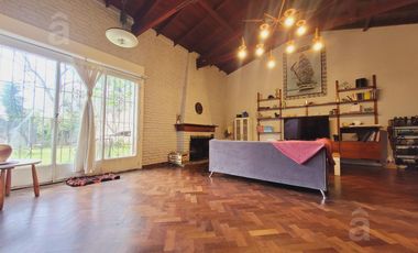 Casa en Villa Ballester - Venta - Cuatro ambientes.