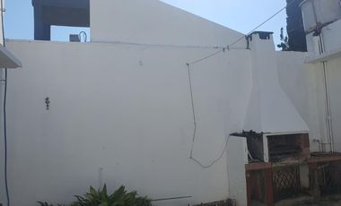 Casa en  venta con lote de 10 x 20 con patio y dormitorios - Wilde
