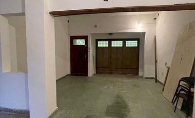 Casa en  venta con lote de 10 x 20 con patio y dormitorios - Wilde