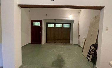 Casa en  venta con lote de 10 x 20 con patio y dormitorios - Wilde