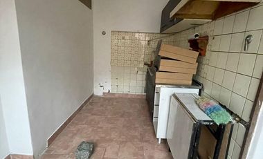 Casa en  venta con lote de 10 x 20 con patio y dormitorios - Wilde