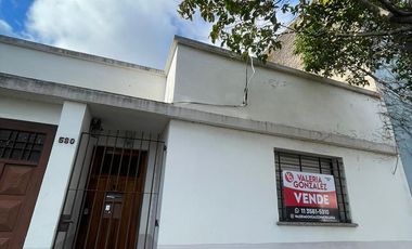 Casa en  venta con lote de 10 x 20 con patio y dormitorios - Wilde