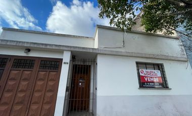 Casa en  venta con lote de 10 x 20 con patio y dormitorios - Wilde