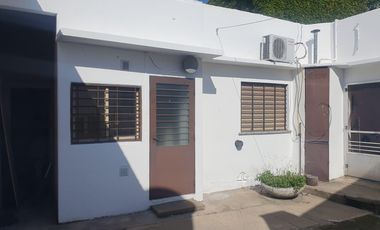 Casa en  venta con lote de 10 x 20 con patio y dormitorios - Wilde