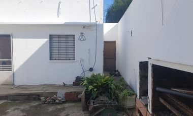 Casa en  venta con lote de 10 x 20 con patio y dormitorios - Wilde