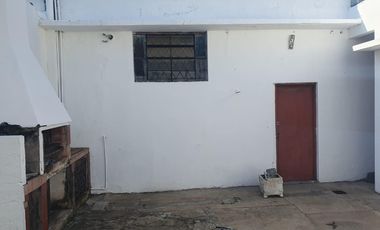 Casa en  venta con lote de 10 x 20 con patio y dormitorios - Wilde