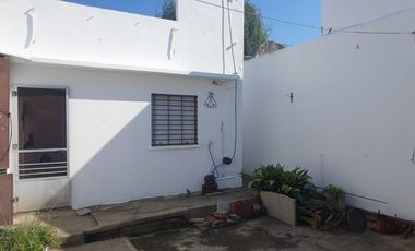 Casa en  venta con lote de 10 x 20 con patio y dormitorios - Wilde
