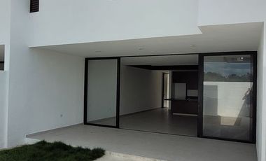 TownHouse en venta Xcanatún modelo 1