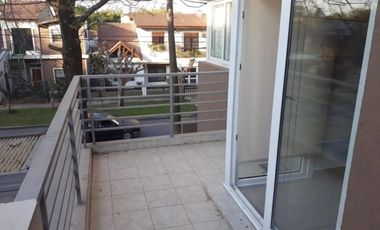 DEPARTAMENTO TRES AMBIENTES CON COCHERA