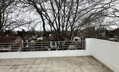 DEPARTAMENTO TRES AMBIENTES CON COCHERA