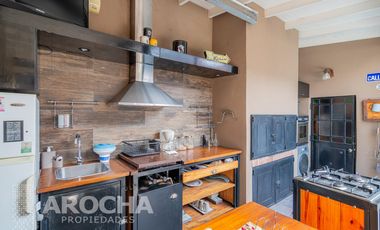 Casa en alquiler, venta quilmes centro con garage y pileta
