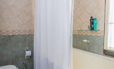 Casa en alquiler, venta quilmes centro con garage y pileta